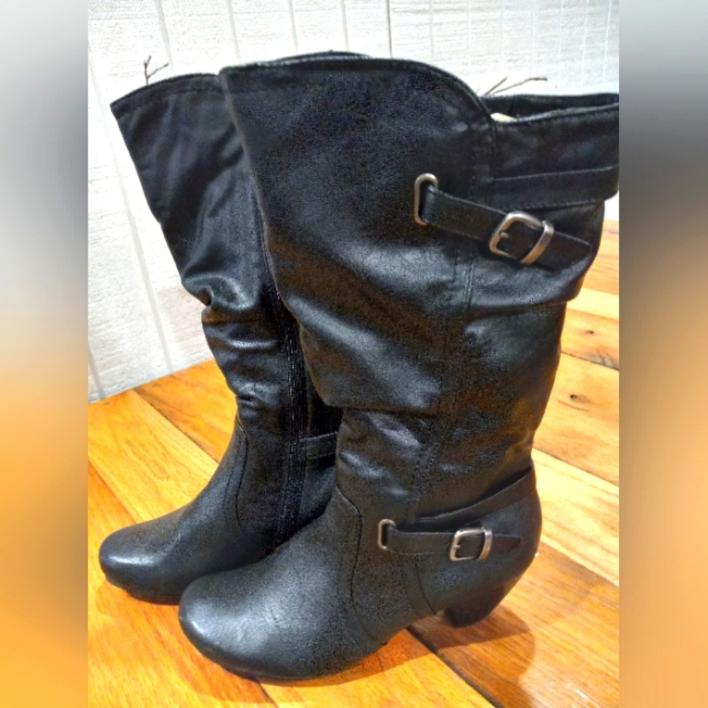 Bearpaw boots black buckle detail